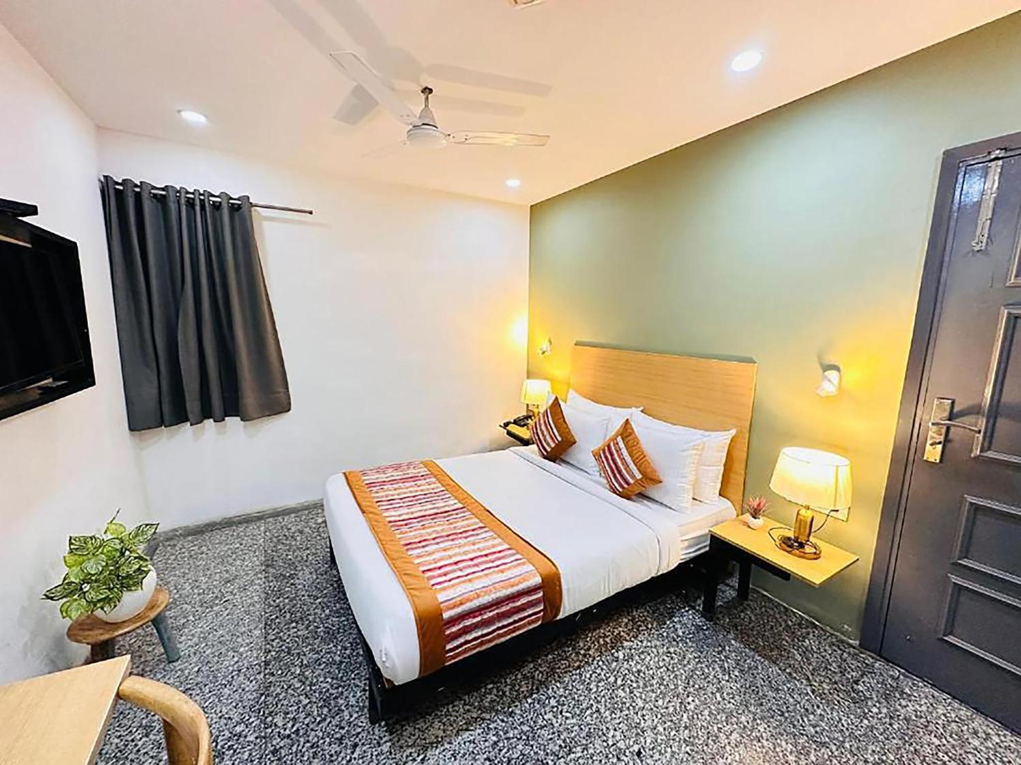 Hotel Golden Saffron By Qotel-Punjabi Bagh New Delhi Eksteriør billede