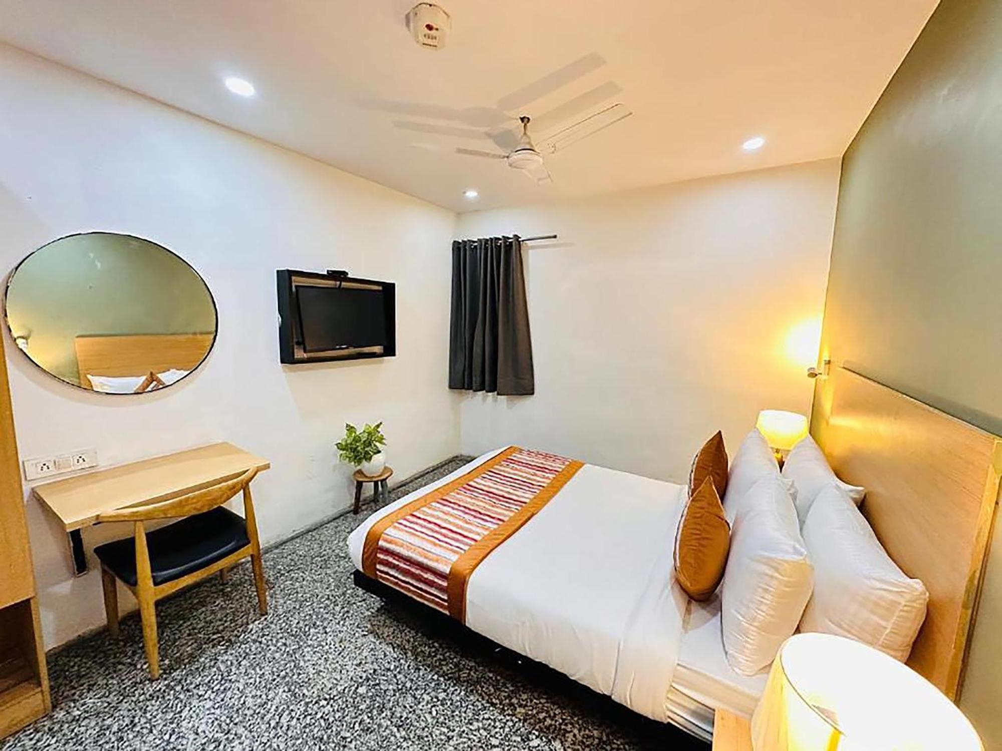 Hotel Golden Saffron By Qotel-Punjabi Bagh New Delhi Eksteriør billede