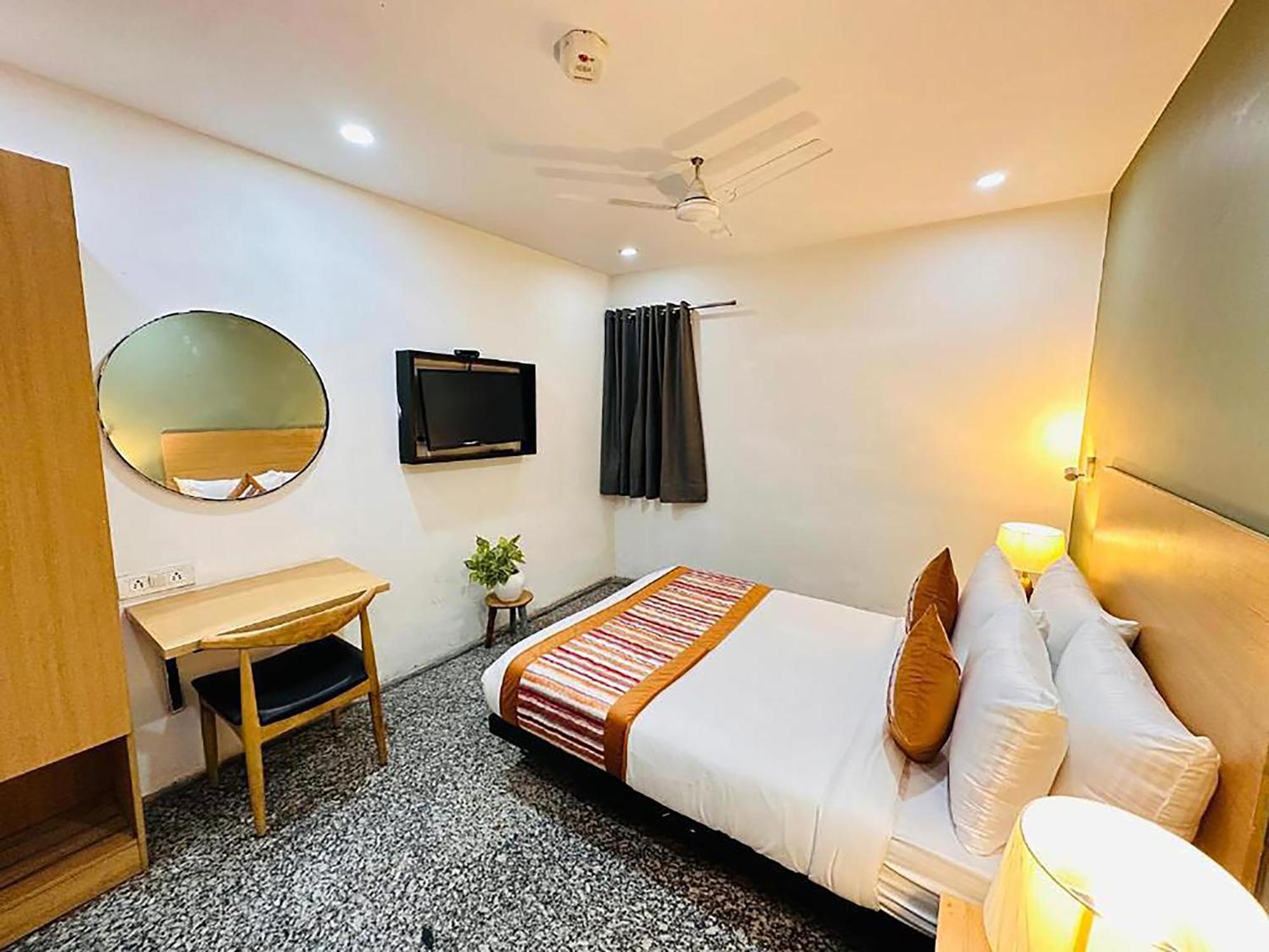 Hotel Golden Saffron By Qotel-Punjabi Bagh New Delhi Eksteriør billede